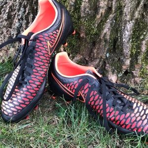 Nike magista soccer cleats size 9 women’s